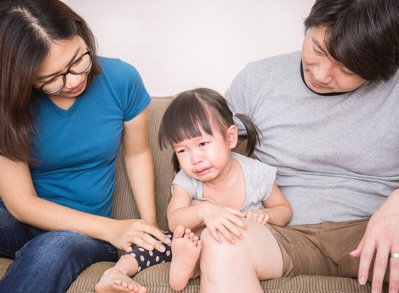 Hình ảnh minh họa một con đường hoặc cầu thang đi lên, biểu tượng cho hành trình cải thiện bản thân và vượt qua tính cách tiêu cực