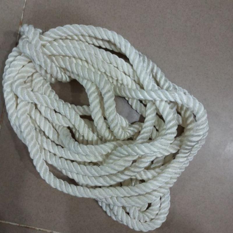 Trẻ em chơi kéo co