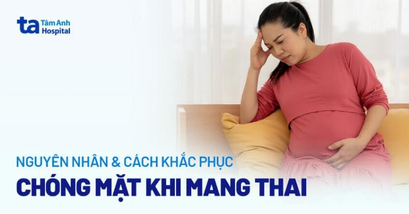 Mẹ bầu 39 tuần đang ngồi thiền hoặc hít thở sâu trong không gian yên tĩnh, thể hiện sự thư thái.