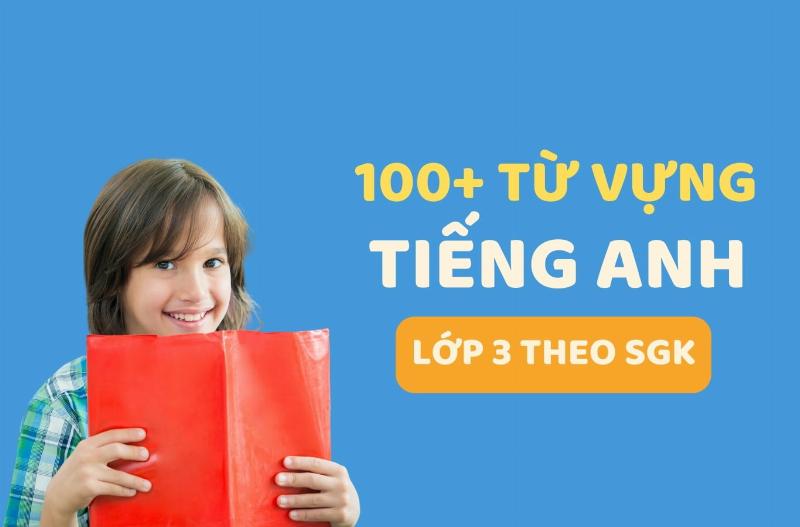 Bàn học của một học sinh lớp 3 với sách giáo khoa tiếng Anh, vở bài tập, bút màu, và flashcards, thể hiện các tài liệu học tập cần thiết cho tiếng Anh lớp 3