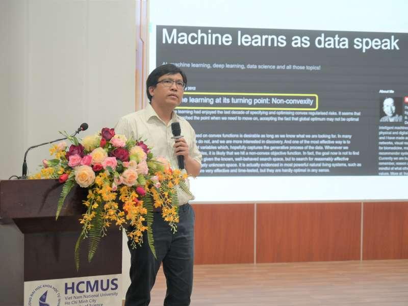 Hình ảnh một bạn nhỏ đang hào hứng làm bài tập toán với tốc độ nhanh, thể hiện sự tự tin và khả năng tính toán vượt trội nhờ các kỹ năng tính nhanh đã học. Có thể có một đồng hồ cát thể hiện thời gian đang trôi nhanh.