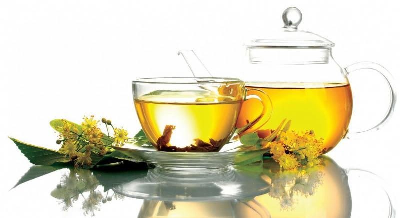 Uống nước cho mẹ sau sinh