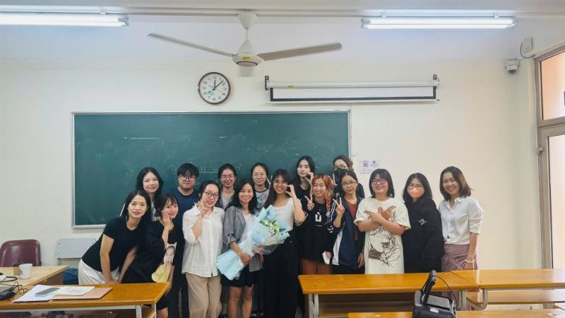 Hinh anh minh hoa cach ve chi tiet tung canh hoa phuong voi do cong va su xep lop