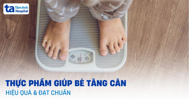 Hinh anh mot dia thuc an voi nhieu rau xanh, hoa qua, thit dam bao dinh duong cho tre